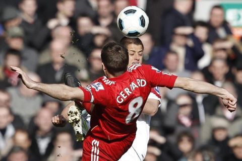 Manchester United's Javier Hernandez challenges Liverpool's Steven Gerrard during their English Premier League soccer match at Anfield in Liverpool, northern England, March 6, 2011.   REUTERS/Phil Noble   (BRITAIN - Tags: SPORT SOCCER) NO ONLINE/INTERNET USAGE WITHOUT A LICENCE FROM THE FOOTBALL DATA CO LTD. FOR LICENCE ENQUIRIES PLEASE TELEPHONE ++44 (0) 207 864 9000