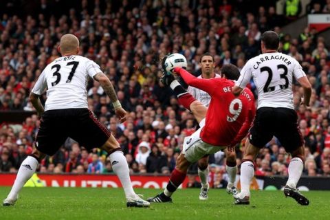 MANCHESTER, ENGLAND - SEPTEMBER 19:  Dimitar Berbatov of Manchester United scores his team's second goal during the Barclays Premier League match between Manchester United and Liverpool at Old Trafford on September 19, 2010 in Manchester, England.  (Photo by Alex Livesey/Getty Images)