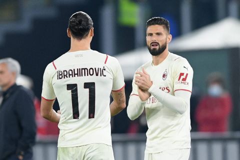 AS Roma v AC Milan - Serie A Zlatan Ibrahimovic of AC Milan leaves the pitch replaced by Olivier Giroud of AC Milan during the Serie A match between AS Roma and AC Milan Calcio at Stadio Olimpico, Rome, Italy on 31 October 2021. Roma Roma Italy PUBLICATIONxNOTxINxFRA Copyright: xGiuseppexMaffiax maffia-asromava211031_npPEK 