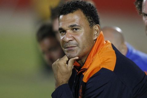 Coach of the Netherlands soccer team and former Netherlands soccer player Ruud Gullit attends a friendly soccer match between the Netherlands and Peru in Lima February 19, 2010. REUTERS/Pilar Olivares  (PERU - Tags: SPORT SOCCER)