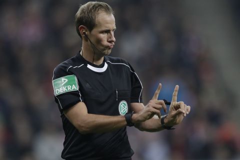 Referee Sascha Stegemann gestures during the German Soccer Cup match between FC Bayern Munich and FC Augsburg at Allianz Arena stadium in Munich, Germany, Wednesday, Oct. 26, 2016. (AP Photo/Matthias Schrader)
 