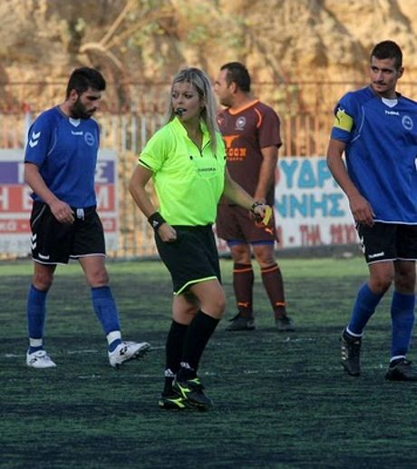 H γοητευτική Ελληνίδα διαιτήτρια!