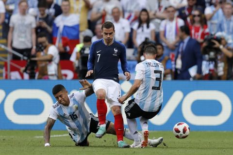 France's Antoine Griezmann, center, Argentina's Marcos Rojo, left, and Argentina's Nicolas Tagliafico challenge for the ball during the round of 16 match between France and Argentina, at the 2018 soccer World Cup at the Kazan Arena in Kazan, Russia, Saturday, June 30, 2018. (AP Photo/David Vincent)