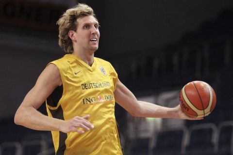 Dirk Nowitzki attends a training session of the German basketball team in Bamberg, August 17, 2011, ahead of the upcoming European Basketball Championship in Lithuania. REUTERS/Alex Domanski (GERMANY - Tags: SPORT BASKETBALL)