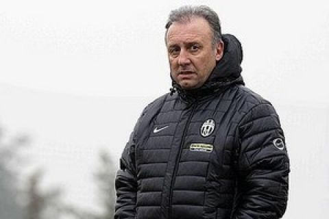 ©Jonathan Moscrop - LaPresse
29 01 2010 Vinovo ( Italia )
Sport Calcio
Juventus - Allenamento Juventus Center - Vinovo
Nella foto: il nuovo allenatore della Juventus Alberto Zaccheroni

©Jonathan Moscrop - LaPresse
29 01 2010 Vinovo ( Italy )
Sport Soccer
Juventus - Training Juventus Centre - Vinovo
In the Photo: Juventus's new coach Alberto Zaccheroni