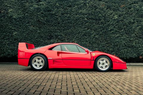 Ο Τότο Βολφ της Mercedes F1 έχει μια συλλεκτική Ferrari F40 και την πουλάει