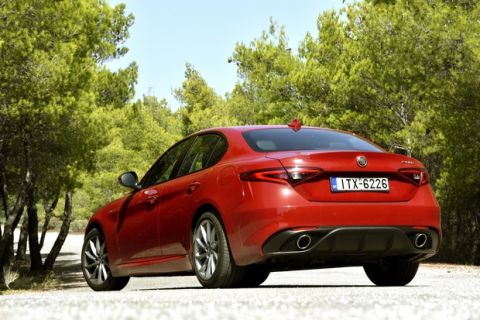 Οδηγούμε την Alfa Romeo Giulia 2.2 Diesel Veloce Q4 210hp