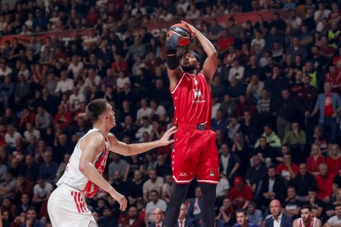 EuroLeague: Ο MVP Μπράντον Ντέιβις οδήγησε την Αρμάνι σε νίκη μετά από 2 μήνες