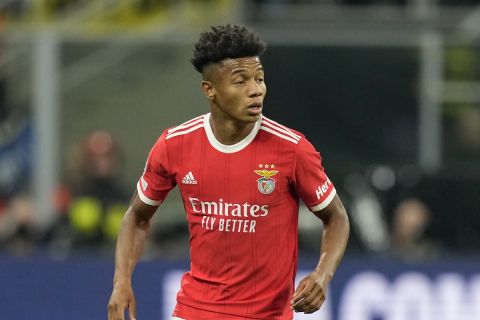 Benfica's David Neres controls the ball during the Champions League quarterfinal second leg soccer match between Inter Milan and Benfica at the San Siro stadium in Milan, Italy, Wednesday, April 19, 2023. (AP Photo/Antonio Calanni)