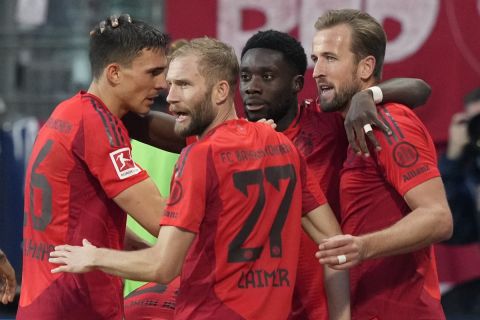 Bayern players celebrate Harry Kane, right, after he scored the third goal during the German Bundesliga soccer match between VfL Bochum and Bayern Munich in Bochum, Germany, Sunday, Oct. 27, 2024. (AP Photo/Martin Meissner)