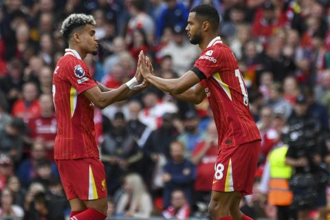 Liverpool's Luis Diaz, left, shakes hands with Cody Gakpo after being substituted during the English Premier League soccer match between Liverpool and Nottingham Forest at Anfield Stadium in Liverpool, England, Saturday, Sept. 14, 2024. (AP Photo/Rui Vieira)