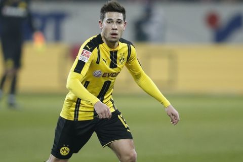 Dortmund's Raphael Guerreiro during a German first division Bundesliga soccer match between FSV Mainz 05 and Borussia Dortmund in Mainz, Germany, Sunday, Jan. 29, 2017.(AP Photo/Michael Probst)