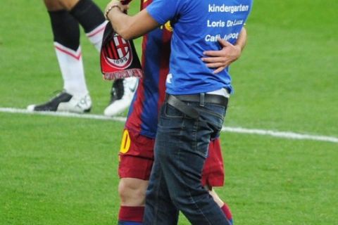 LONDON, ENGLAND - MAY 28:  Lionel Messi of FC Barcelona (L) is accosted by a pitch invader during the UEFA Champions League final between FC Barcelona and Manchester United FC at Wembley Stadium on May 28, 2011 in London, England.  (Photo by Michael Regan/Getty Images)