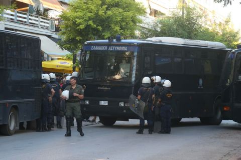 Άρης - Ντινάμο Κιέβου: Αστακός το Κλεάνθης Βικελίδης με μπλόκα και κλούβες έξω από το γήπεδο