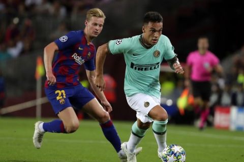 Inter Milan's Lautaro Martinez controls as Barcelona's Frenkie de Jong tries to stop him the ball during the group F Champions League soccer match between F.C. Barcelona and Inter Milan at the Camp Nou stadium in Barcelona, Spain, Wednesday, Oct. 2, 2019. (AP Photo/Emilio Morenatti)