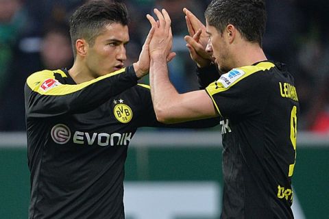 BREMEN, GERMANY - FEBRUARY 08: Robert Lewandowski of Dortmund celebrates scoring his goal with Nuri Sahin during the Bundesliga match between Werder Bremen and Borussia Dortmund at Weserstadion on February 8, 2014 in Bremen, Germany.  (Photo by Stuart Franklin/Bongarts/Getty Images)