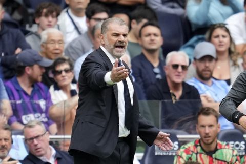 Tottenham's head coach Ange Postecoglou gestures from the touchline during the English Premier League soccer match between Tottenham Hotspur and Arsenal in London, Sunday, Sept. 15, 2024. (AP Photo/Kin Cheung)