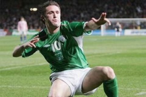 DUBLIN,  IRELAND - NOVEMBER 16:  Robbie Keane of  Ireland scores against Croatia during the Friendly match between Ireland and Croatia at Landsdowne Road on November 16, 2004 in Dublin, Ireland. (Photo by Phil Cole/Getty Images)