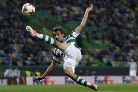 Sporting's Fabio Coentrao kicks the ball during the Europa League round of 16 first leg soccer match between Sporting CP and FC Viktoria Plzen at the Alvalade stadium in Lisbon, Thursday March 8, 2018. (AP Photo/Armando Franca)