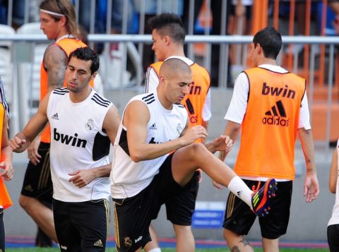 Real Madrid's forward Karim Benzema (C) takes part in a training session at Santiago Bernabeu stadium in Madrid on August 13, 2011, on the eve of the Supercup first leg football match against FC Barcelona.  AFP PHOTO / DANI POZO (Photo credit should read DANI POZO/AFP/Getty Images)