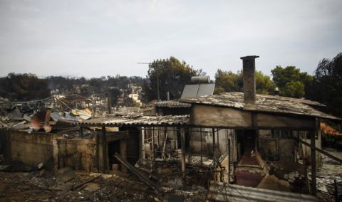 ΠΥΡΚΑΓΙΑ ΣΤΗ ΡΑΦΗΝΑ / ΠΑΝΩ ΑΠΟ 20 ΟΙ ΝΕΚΡΟΙ ΣΤΟ ΚΟΚΚΙΝΟ ΛΙΜΑΝΑΚΙ (ΦΩΤΟΓΡΑΦΙΑ: ΘΑΝΑΣΗΣ ΔΗΜΟΠΟΥΛΟΣ / EUROKINISSI)