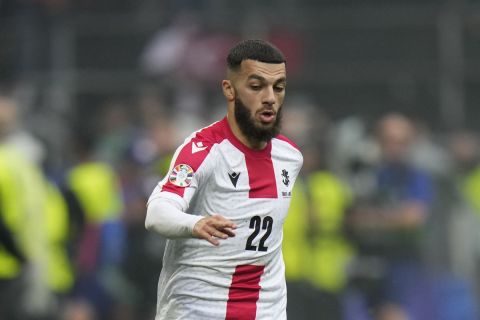 Georgia's Georges Mikautadze controls the ball during a Group F match between Turkey and Georgia at the Euro 2024 soccer tournament in Dortmund, Germany, Tuesday, June 18, 2024. Turkey won 3-1. (AP Photo/Alessandra Tarantino)