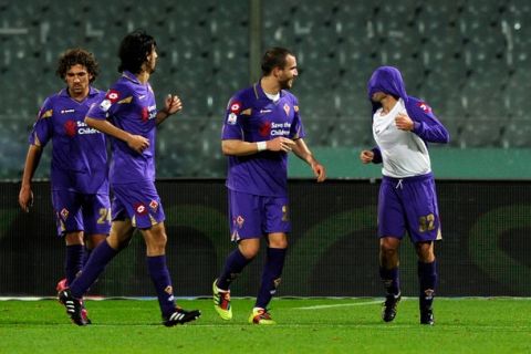 FLORENCE, ITALY - NOVEMBER 30:  Marco Marchionni (R) of ACF Fiorentina celebrates scoring the second goal during the TIM Cup match between Fiorentina and Reggina at Artemio Franchi on November 30, 2010 in Florence, Italy.  (Photo by Claudio Villa/Getty Images)