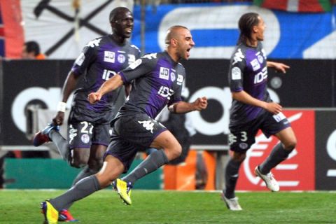 Toulouse's Tunisian defender Aymen Abdennour (C) reacts after scoring a goal during the French L1 football match Olympique Marseille versus Toulouse at the Vélodrome stadium in Marseille, southern France on March 3, 2012.      AFP PHOTO/GERARD JULIEN (Photo credit should read GERARD JULIEN/AFP/Getty Images)