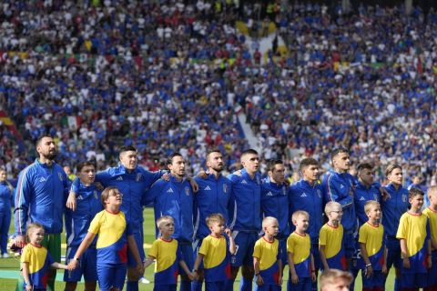 Italy placers embrace and sign their country's anthem before a round of sixteen match between Switzerland and Italy at the Euro 2024 soccer tournament in Berlin, Germany, Saturday, June 29, 2024. (AP Photo/Matthias Schrader)