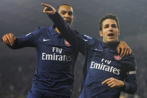 Arsenal's Cesc Fabregas (R) celebrates with Theo Walcott after scoring against Stoke City during their English Premier League soccer match in Stoke, northern England February 27, 2010. REUTERS/Nigel Roddis (BRITAIN - Tags: SPORT SOCCER) NO ONLINE/INTERNET USAGE WITHOUT A LICENCE FROM THE FOOTBALL DATA CO LTD. FOR LICENCE ENQUIRIES PLEASE TELEPHONE ++44 (0) 207 864 9000