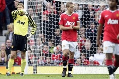 Manchester United's goalkeeper Edwin Van der Sar, left, reacts after West Bromwich Albion's equalising second goal during their 2-2 draw in their English Premier League soccer match at Old Trafford Stadium, Manchester, England, Saturday Oct. 16, 2010. (AP Photo/Jon Super) ** NO INTERNET/MOBILE USAGE WITHOUT FOOTBALL ASSOCIATION PREMIER LEAGUE(FAPL)LICENCE. EMAIL info@football-dataco.com FOR DETAILS **