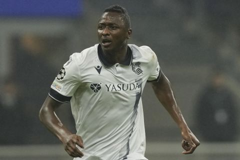 Real Sociedad's Umar Sadiq controls the ball during the Champions League group D soccer match between Inter Milan and Real Sociedad at the San Siro stadium in Milan, Italy, Tuesday, Dec. 12, 2023. (AP Photo/Antonio Calanni)