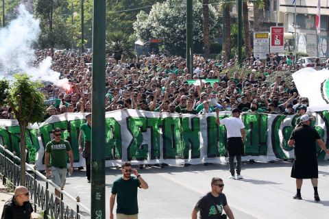 Παναθηναϊκός: 8.000 κόσμος στο συλλαλητήριο των οργανωμένων οπαδών κατά του Γιάννη Αλαφούζου