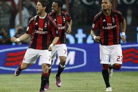 AC Milan's Pato (L) celebrates with teammates Robinho (C) and Kevin Boateng after scoring against Inter Milan during their Italian Serie A soccer match at the San Siro stadium in Milan April 2, 2011. REUTERS/Stefano Rellandini   (ITALY - Tags: SPORT SOCCER)