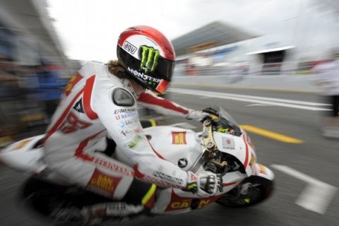 San Carlo Honda Gresini's Italian Marco Simoncelli leaves the pits during the Portugal MotoGP qualifiying practice session of the Portugal Grand Prix at Estoril's racetrack on April 30, 2011. Marco Simoncelli took the second position. AFP PHOTO / JAVIER SORIANO (Photo credit should read JAVIER SORIANO/AFP/Getty Images)