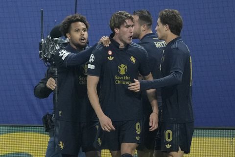 Juventus players celebrate after a goal during the UEFA Champions League opening phase soccer match between Leipzig and Juventus in Leipzig, Germany, Wednesday, Oct. 2, 2024.(AP Photo/Ebrahim Noroozi)