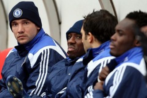 Chelsea's Ukranian forward Andriy Shevchenko (L) sits with substitutes before the Premier league football match at The Sadium Of Light , Sunderland north-east England on March 15, 2008. AFP PHOTO/ANDREW YATES  Mobile and website use of domestic English football pictures are subject to obtaining a Photographic End User Licence from Football DataCo Ltd Tel : +44 (0) 207 864 9121 or e-mail accreditations@football-dataco.com - applies to Premier and Football League matches. (Photo credit should read ANDREW YATES/AFP/Getty Images)