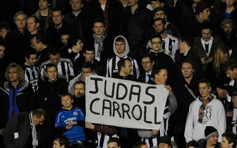 Fulham v Newcastle, premier league. pic Andy hooper. Carroll Judas flag