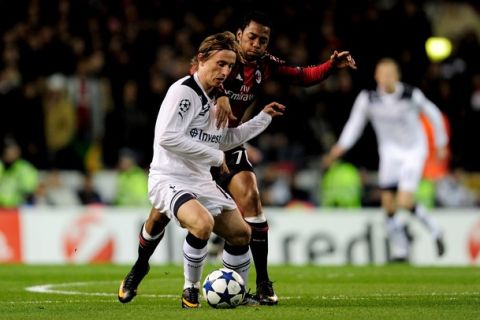 LONDON, ENGLAND - MARCH 09:  Luka Modric (L) of Tottenham and Robinho of Milan battle for the ball during the UEFA Champions League round of 16 second leg match between Tottenham Hotspur and AC Milan at White Hart Lane on March 9, 2011 in London, England.  (Photo by Jamie McDonald/Getty Images)