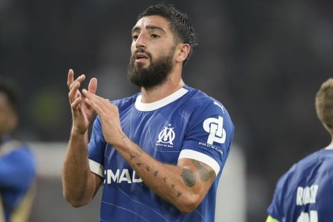 Marseille's Samuel Gigot, centre, greets supporters after the Europa League group B soccer match between Ajax and Marseille at the Johan Cruyff ArenA stadium in Amsterdam, Netherlands, Thursday, Sept. 21, 2023. (AP Photo/Peter Dejong)