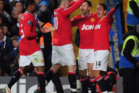 LONDON, ENGLAND - FEBRUARY 05:  Javier Hernandez of Manchester United (R) celebrates with team mates as he scores their third goal with a header during the Barclays Premier League match between Chelsea and Manchester United at Stamford Bridge on February 5, 2012 in London, England.  (Photo by Shaun Botterill/Getty Images)