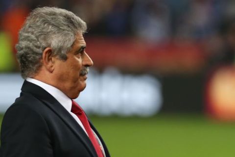 FUTEBOL - Luisao, jogador do Benfica  com Luis Filipe Viiera durante o jogo da final da Liga Europa entre o Benfica e o Chelsea. Estadio Arena de Amesterdao. Quarta feira 15 de maio 2013.(SERGIO MIGUEL SANTOS/ASF)