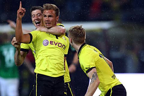 DORTMUND, GERMANY - AUGUST 24: Mario Goetze (C) celebrates the second goal with Robert Lewandowski (L) and Marco Reus (R) of Dortmund during the Bundesliga match between Borussia Dortmund and Werder Bremen at Signal Iduna Park on August 24, 2012 in Dortmund, Germany. (Photo by Christof Koepsel/Bongarts/Getty Images)