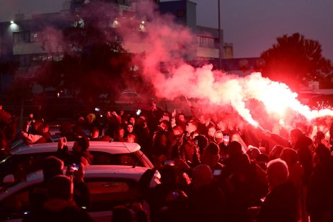 Ολυμπιακός: Θερμή υποδοχή από τους οπαδούς στον Ρέντη για την ομάδα βόλεϊ