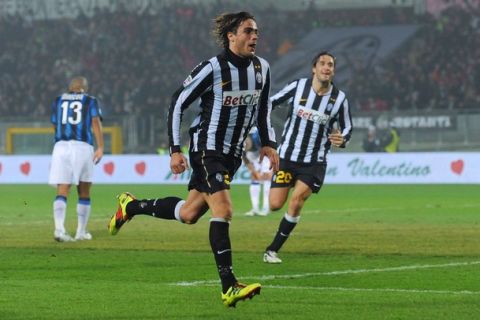 TURIN, ITALY - FEBRUARY 13:  Alessandro Matri (L) of Juventus FC celebrates after scoring the opening goal during the Serie A match between Juventus FC and FC Internazionale Milano at Olimpico Stadium on February 13, 2011 in Turin, Italy.  (Photo by Valerio Pennicino/Getty Images)