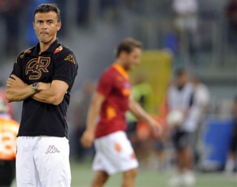 AS Roma coach  coach Luis Enrique, of Spain, looks on as team captain Francesco Totti, background right, leaves the pitch during a UEFA Europa League playoff second leg soccer match against Slovan Bratislava, at Rome's Olympic stadium, Thursday, Aug. 25, 2011. (AP Photo/Alfredo Falcone, LaPresse) ITALY OUT