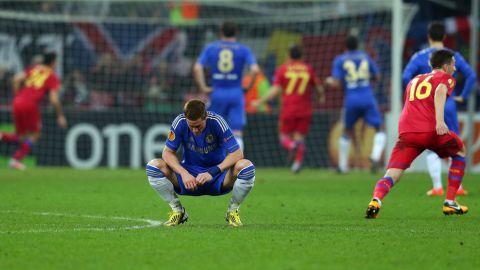 BUCHAREST, ROMANIA - MARCH 07:  Raul Rusescu of FC Steaua scores a penalty past Petr Cech of Chelsea as Fernando Torres of Chelsea looks down during the UEFA Europa League Round of 16 match between FC Steaua Bucuresti and Chelsea at the National Arena on March 7, 2013 in Bucharest, Romania.  (Photo by Julian Finney/Getty Images)