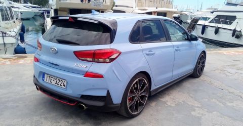 Πώς είναι να οδηγείς με τα 275 άλογα του Hyundai i30N