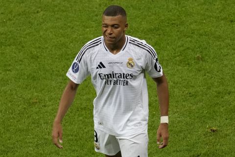 Real Madrid's Kylian Mbappe gestures as he is substituted by Real Madrid's Brahim Diaz during the UEFA Super Cup Final soccer match between Real Madrid and Atalanta at the Narodowy stadium in Warsaw, Poland, Wednesday, Aug. 14, 2024. (AP Photo/Darko Vojinovic)