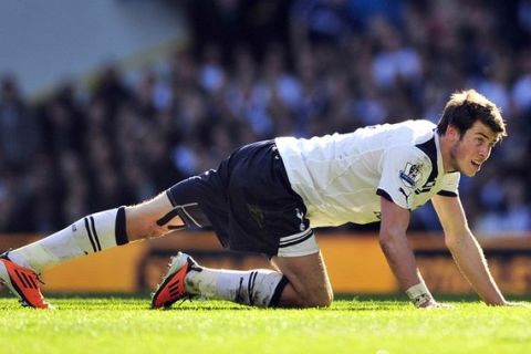 Tottenham Hotspur's Welsh player Gareth Bale stretches his leg during the English Premier League football match between Tottenham Hotspur and West Ham United at White Hart Lane in north London, England on March 19, 2011. AFP PHOTO/GLYN KIRKFOR EDITORIAL USE ONLY Additional licence required for any commercial/promotional use or use on TV or internet (except identical online version of newspaper) of Premier League/Football League photos. Tel DataCo +44 207 2981656. Do not alter/modify photo. (Photo credit should read GLYN KIRK/AFP/Getty Images)